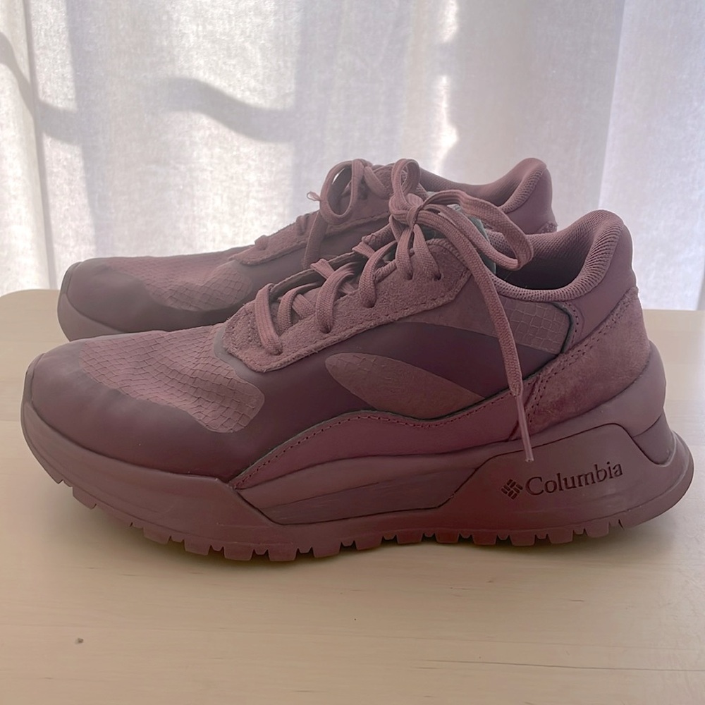 Columbia women’s purple size 6 athletic walking/running shoes